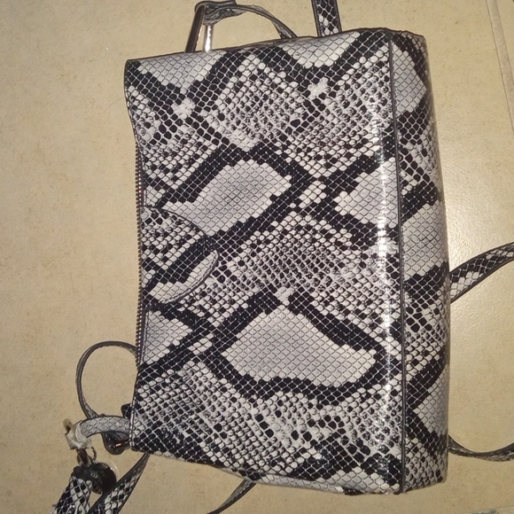 Anne Klein snake skin crossbody - Picture 4 of 4